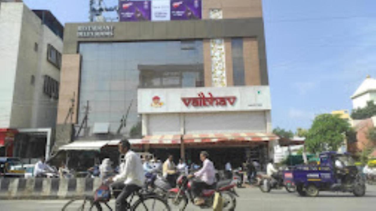 Hotel Vaibhav,Akola Экстерьер фото