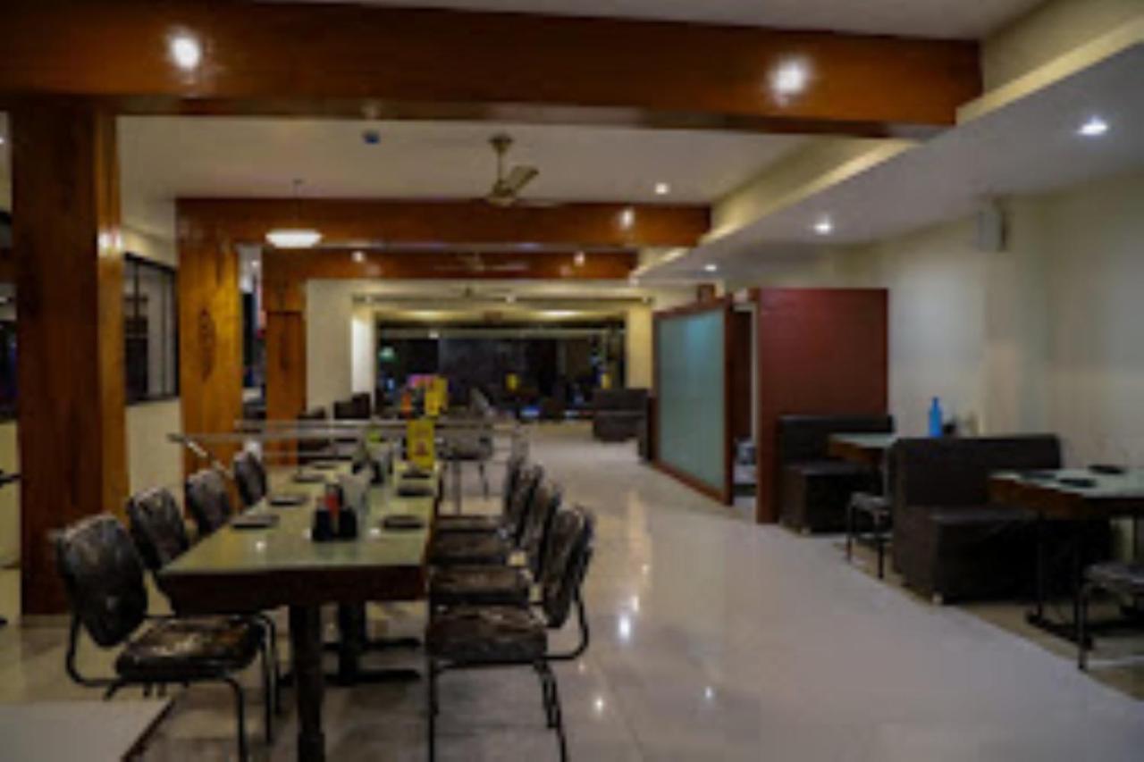Hotel Vaibhav,Akola Экстерьер фото