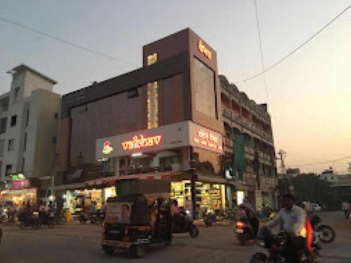 Hotel Vaibhav,Akola Экстерьер фото
