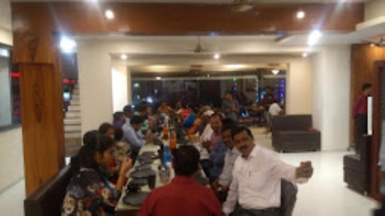 Hotel Vaibhav,Akola Экстерьер фото