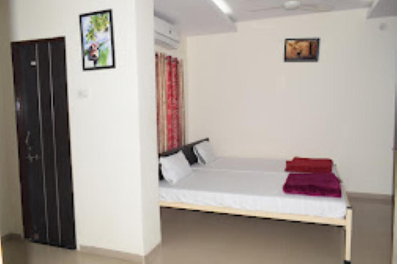 Hotel Vaibhav,Akola Экстерьер фото
