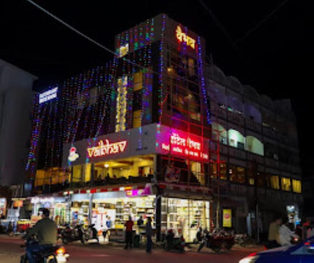 Hotel Vaibhav,Akola Экстерьер фото