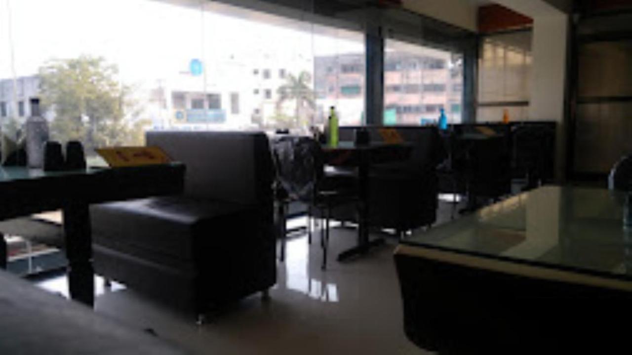 Hotel Vaibhav,Akola Экстерьер фото