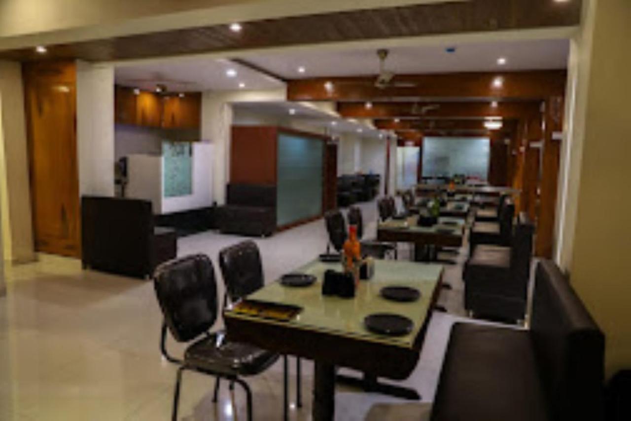 Hotel Vaibhav,Akola Экстерьер фото
