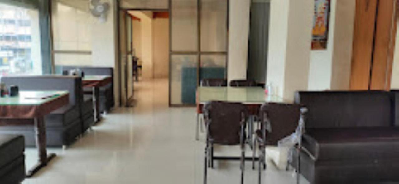 Hotel Vaibhav,Akola Экстерьер фото