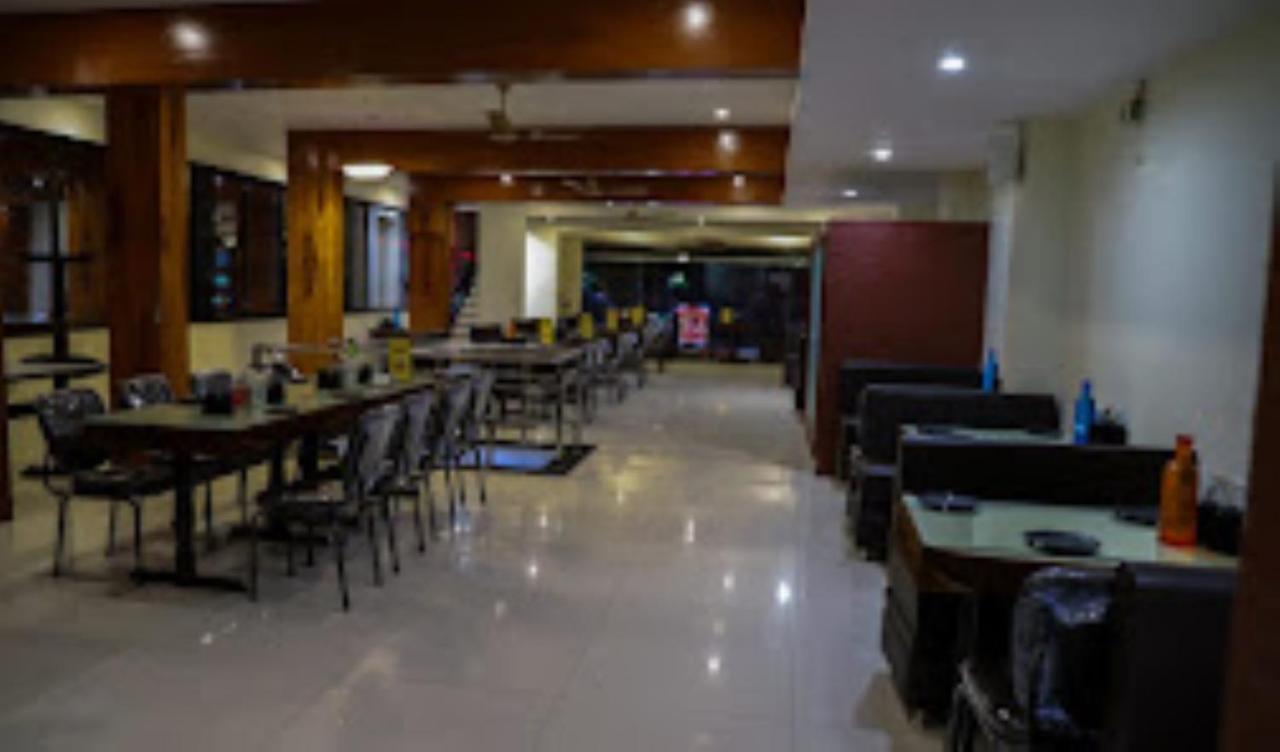 Hotel Vaibhav,Akola Экстерьер фото