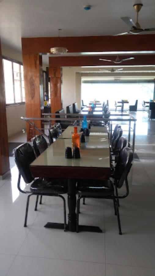 Hotel Vaibhav,Akola Экстерьер фото